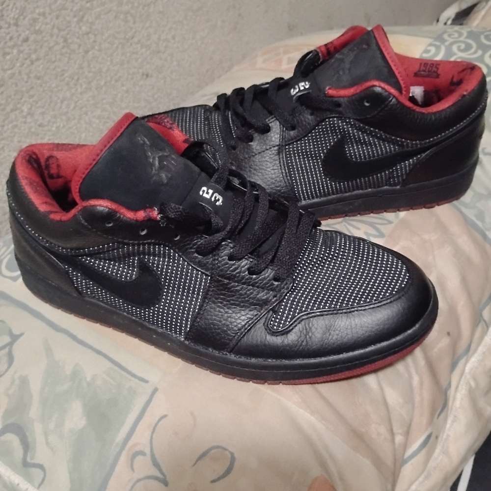 Air Jordan 1 Low Black/Red